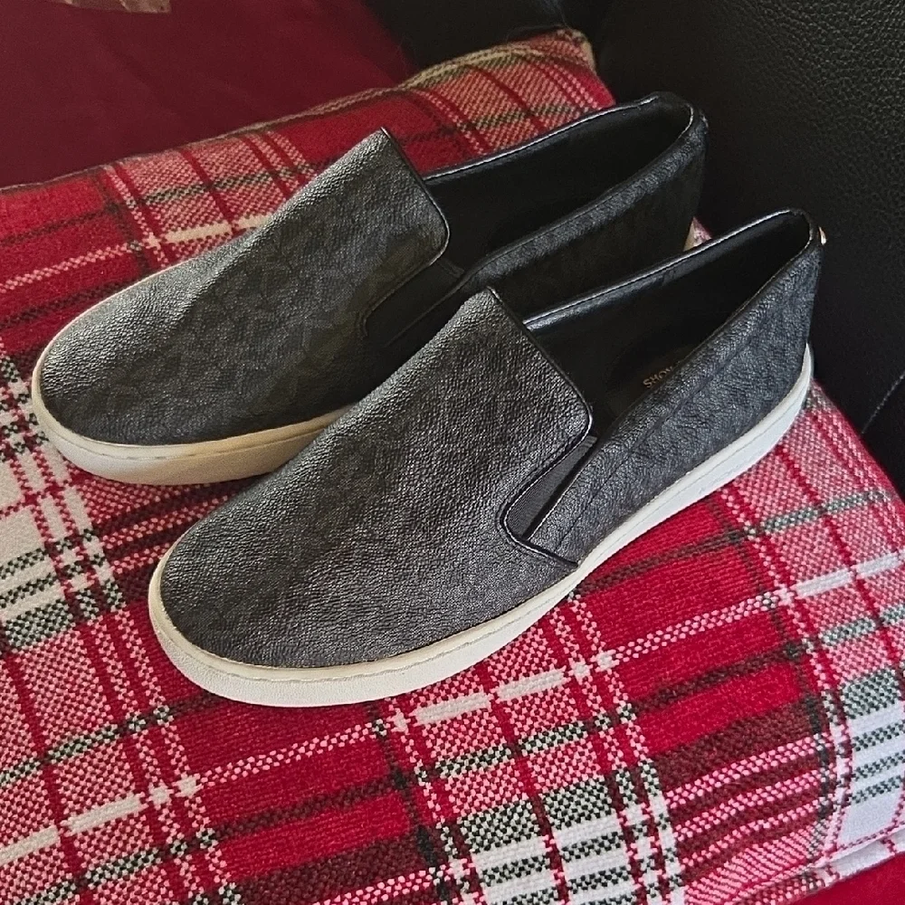 Michael Kors Textured Black and Cream Slip-Ons